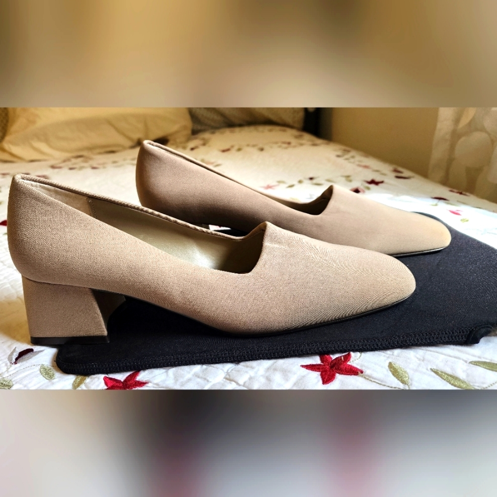 Women's Jasmin Flex Beige shoes 9 1/2 D